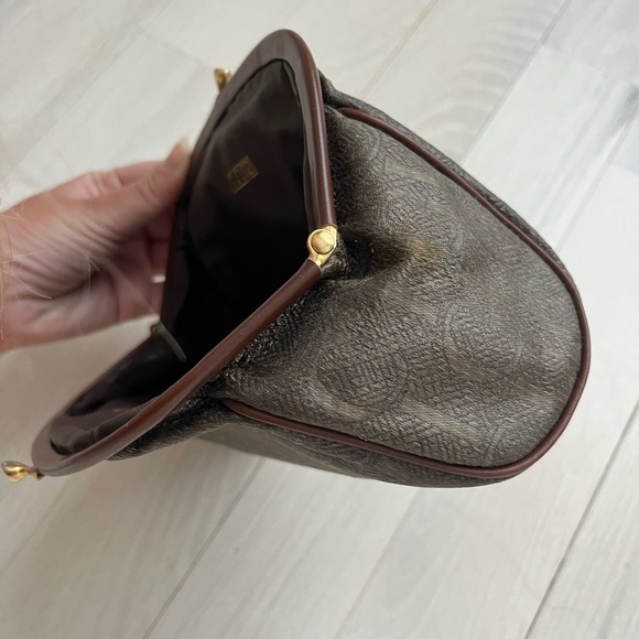 Vintage Gucci Clutch with rare monogram and kiss lock - Picture 5 of 17